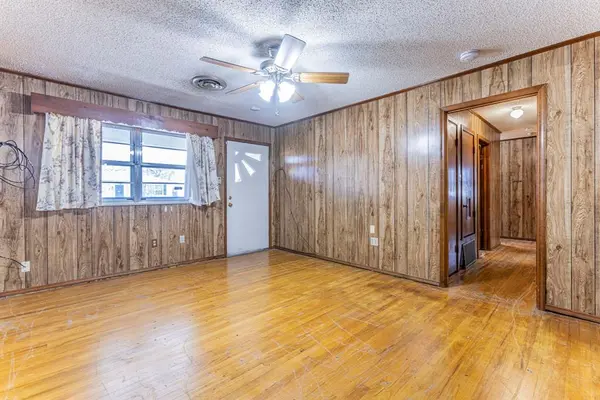 610 N Joyce Street, Lacy Lakeview, TX 76705