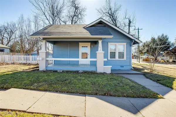 911 W Chambers Street, Cleburne, TX 76033