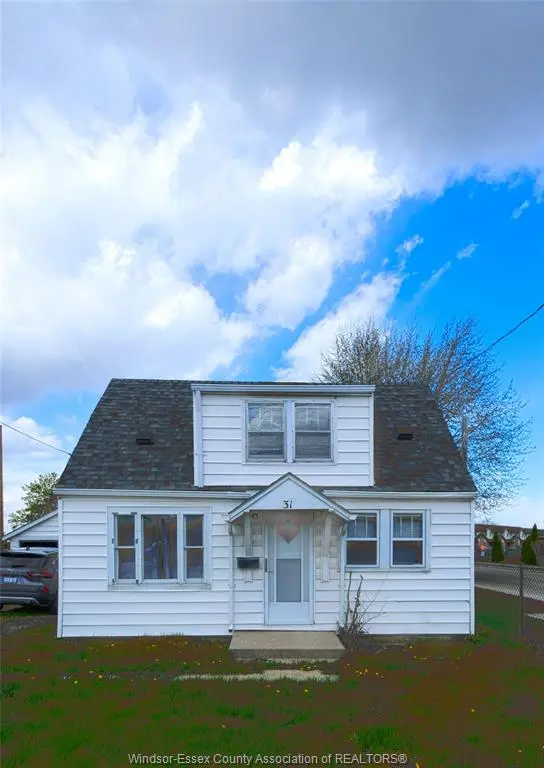 31 Maidstone Avenue East, Essex, ON N8M 2J3