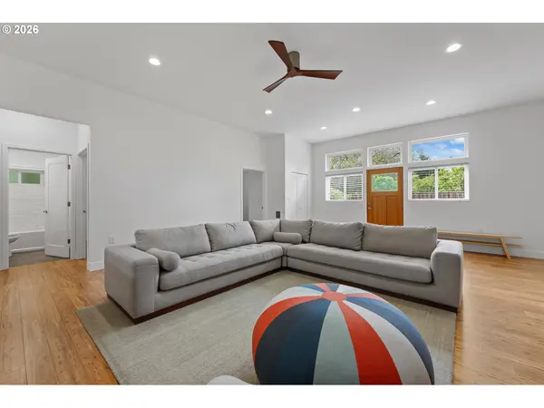 8655 SE 55TH AVE, Portland, OR 97206