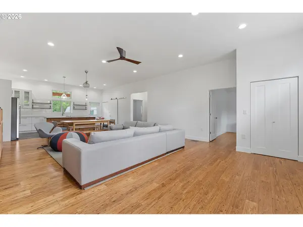 8655 SE 55TH AVE, Portland, OR 97206