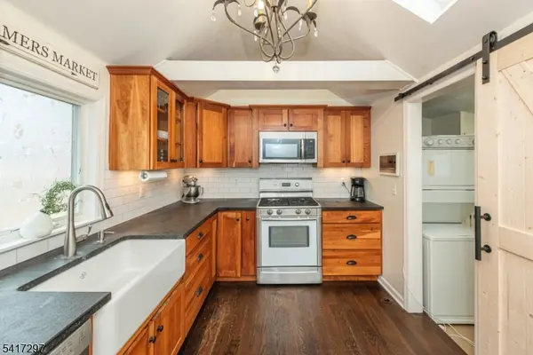 9 N Hillside Ave, Chatham Boro, NJ 07928