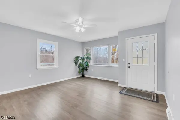 4 Toledo Ct, Hopatcong Boro, NJ 07843