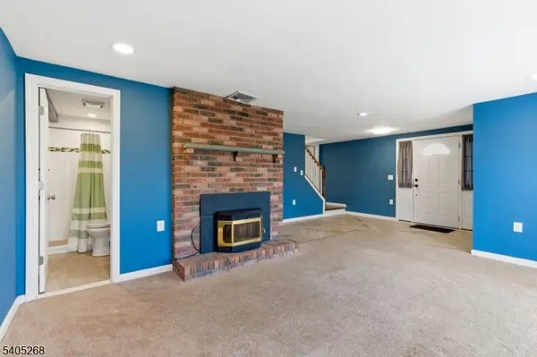 18 Byram Bay Rd, Hopatcong Boro, NJ 07843