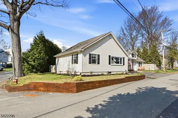 12 Canfield St, Hopatcong Boro, NJ 07874