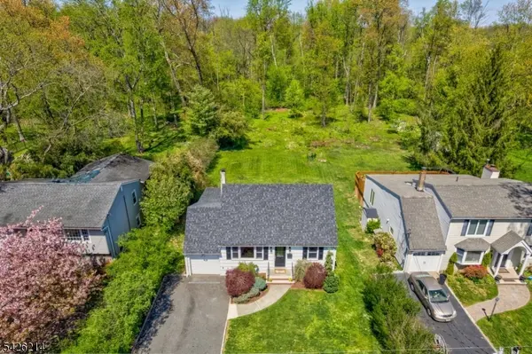 61 Beechwood Rd, Florham Park Boro, NJ 07932