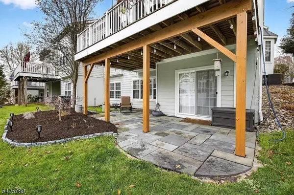 411 Sergeant Dr, Lambertville City, NJ 08530