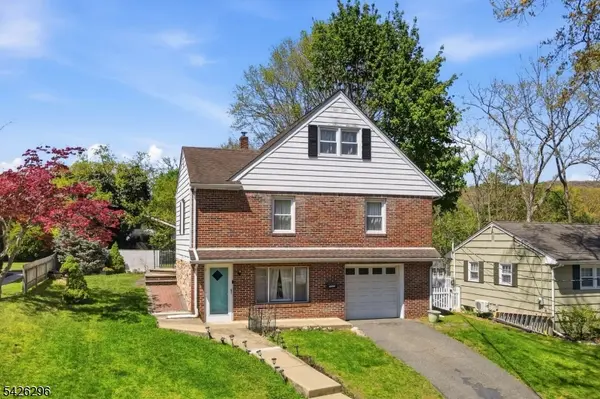 31 Dacotah Ave, Oakland Boro, NJ 07436