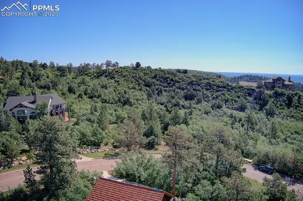 3195 Cedar Heights DR, Colorado Springs, CO 80904