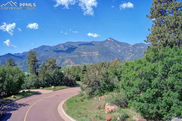 3195 Cedar Heights DR, Colorado Springs, CO 80904