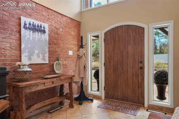 1660 Mesa AVE, Colorado Springs, CO 80906