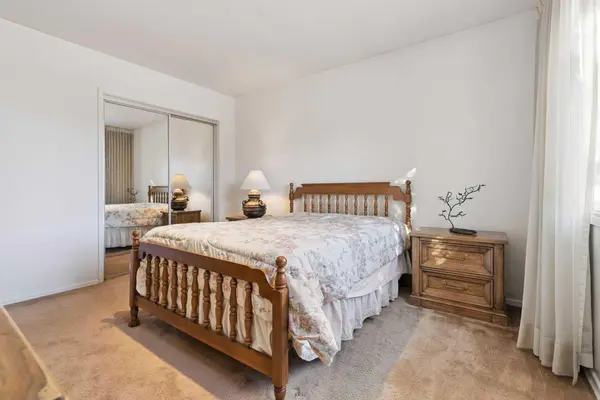 34 Rosery DR NW, Calgary, AB T2K1L7