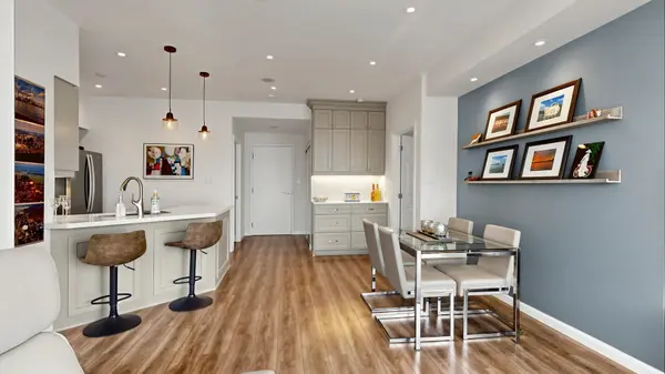 230 Queens Quay W #2816, Toronto C01, ON M5J 2Y7