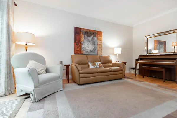 641 Balliol ST, Toronto C10, ON M4S 1E6