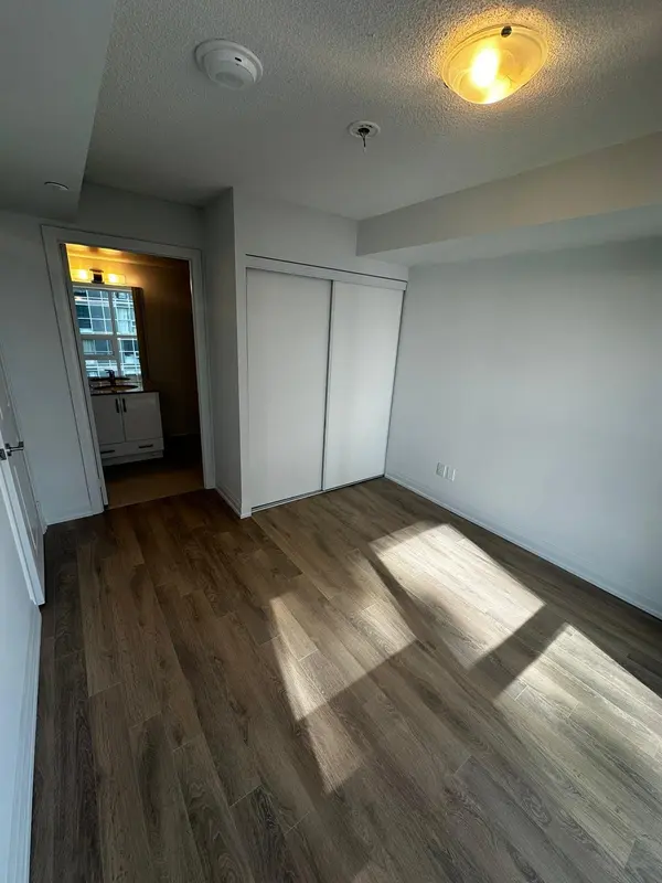 20 Meadowglen PL #2110, Toronto E09, ON M1G 0A8