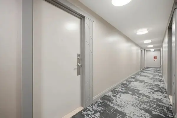 10 Meadowglen PL #309, Toronto E09, ON M1G 0A8