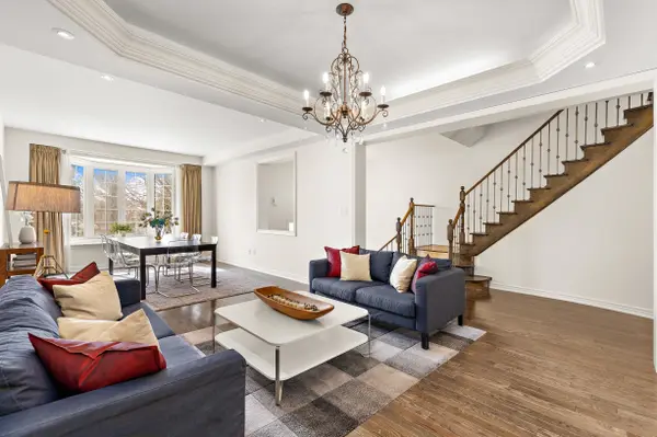 16 Carriage House CT, Richmond Hill, ON L4E 4V3