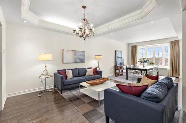 16 Carriage House CT, Richmond Hill, ON L4E 4V3