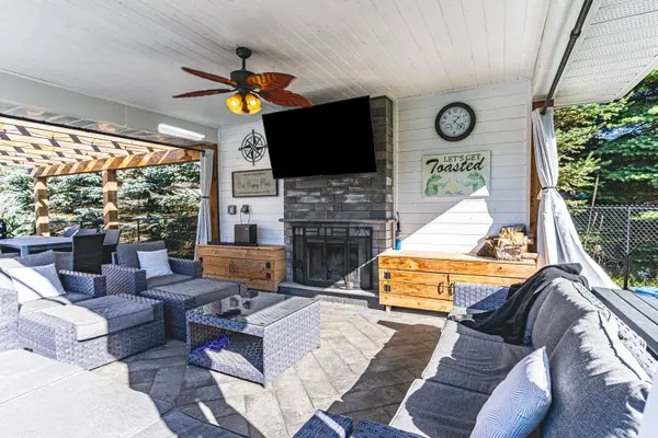 5 Munro CT, Springwater, ON L9X 0H6