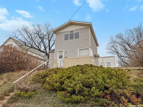 121 6th AVENUE NE, Swift Current, SK S9H 2L9