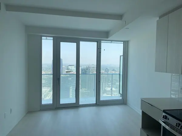 3900 Confederation Pkwy #3902, Mississauga, ON L5B 0M3