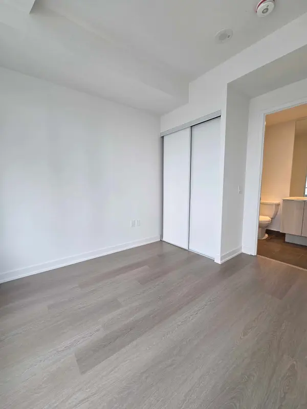 448 Burnhamthorpe RD W #1306, Mississauga, ON L5B 0R4