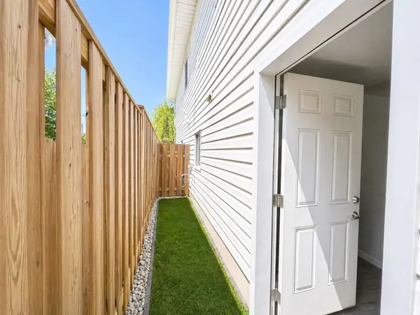 4070 Confederation Pkwy #504, Mississauga, ON L5B 0E9