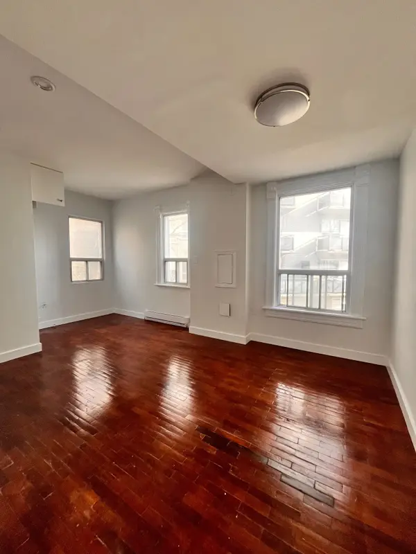 96 Springhurst AVE #3, Toronto W01, ON M6K 1C1