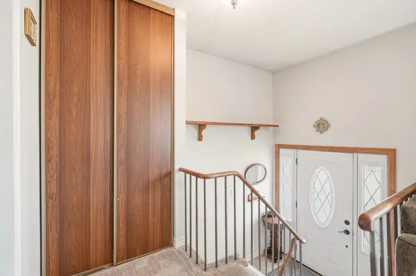 2349 Middlesmoor CRES, Burlington, ON L7P 3X4