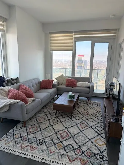 3900 Confederation Pkwy #5410, Mississauga, ON L5B 0M3