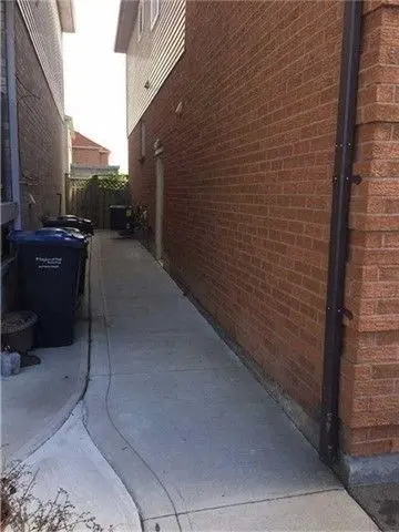 17 Timberlane DR, Brampton, ON L6Y 3Y6