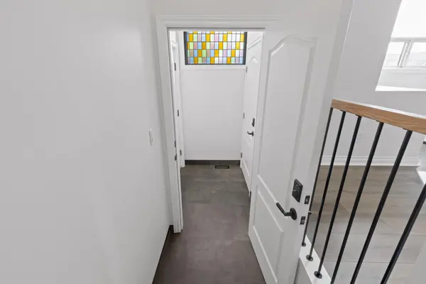 1 Dixon RD #2, Toronto W09, ON M9P 2K9