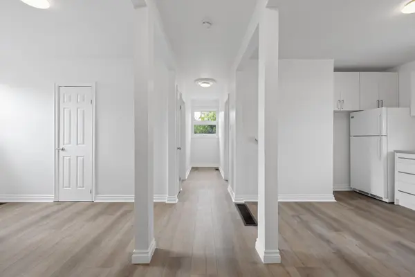 1 Dixon RD #2, Toronto W09, ON M9P 2K9