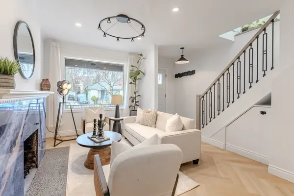 25 Warren CRES, Toronto W02, ON M6S 4S1