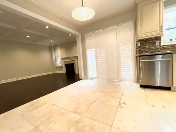 2293 Crestmont DR, Oakville, ON L6M 5J5