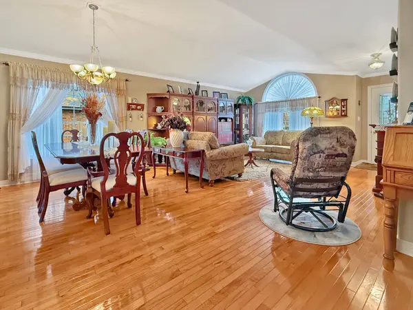 629 Daytona DR, Fort Erie, ON L2A 4Z5