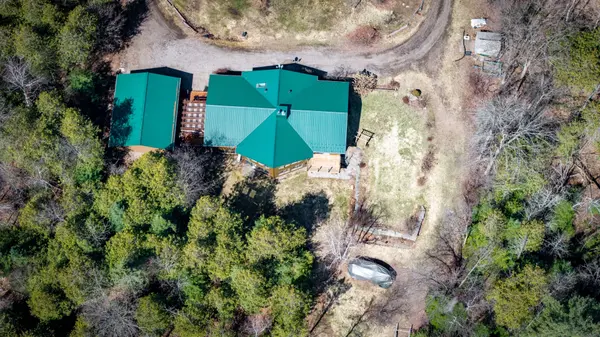 3537 Calabogie RD, Greater Madawaska, ON K0J 1G0