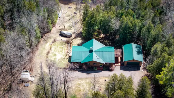 3537 Calabogie RD, Greater Madawaska, ON K0J 1G0