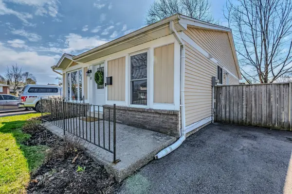 8 Coulbeck RD, Brantford, ON N3P 1B7