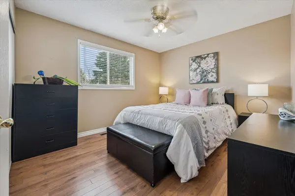 33 Fairgreen Close, Cambridge, ON N1T 1T6