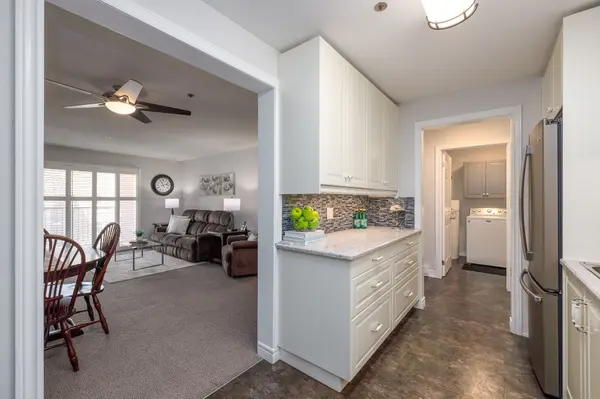 6 NIAGARA ST #206, Grimsby, ON L3M 5A4