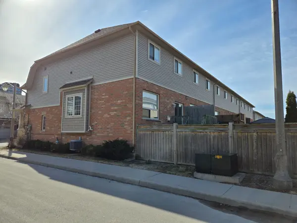 8 Lakelawn RD #54, Grimsby, ON L3M 0G1