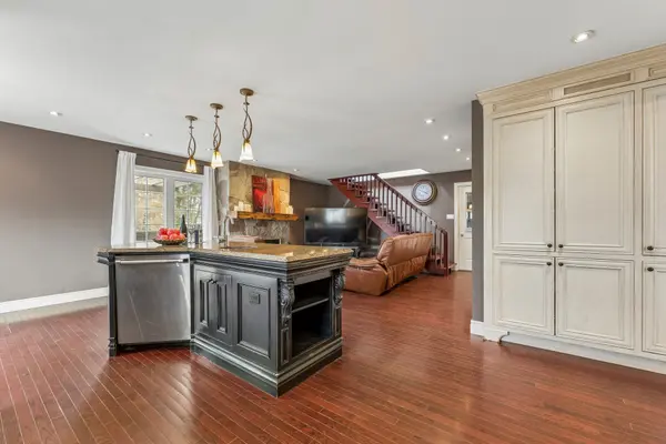 16 Hilltop CRES, East Garafraxa, ON L9W 6B8