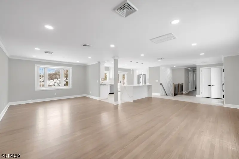 475 Cedar Ln, Paramus Boro, NJ 07652