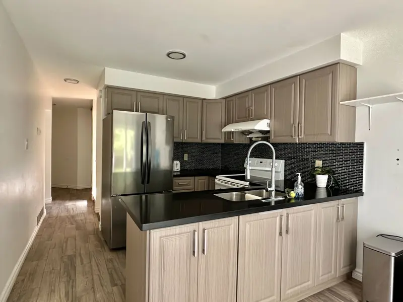 303 Riel DR, Mississauga, ON L5B 3K1