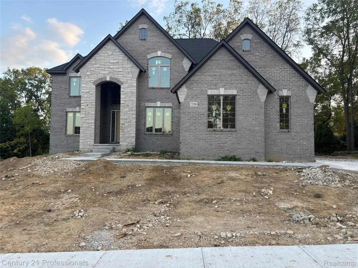 7550 SAWGRASS DR, Washington Twp, MI 48094