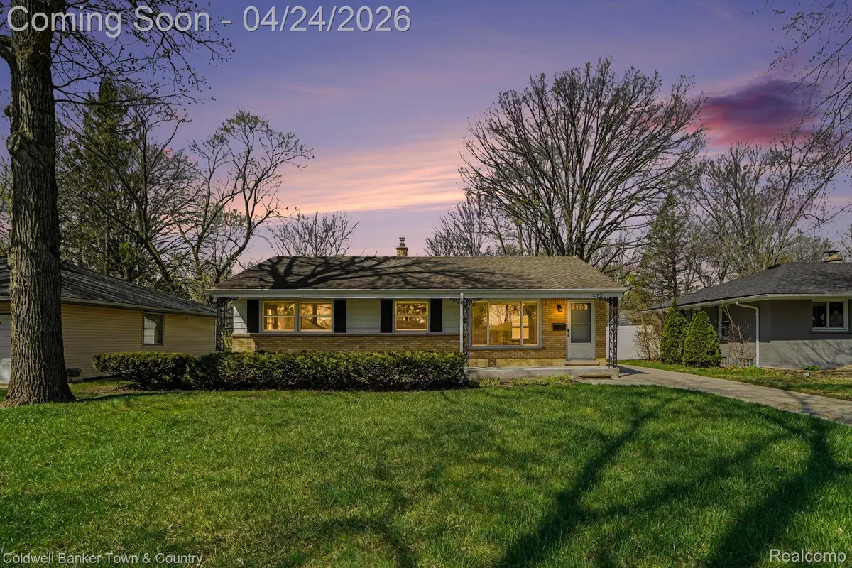 27691 Lexington Pkwy, Southfield, MI 48076