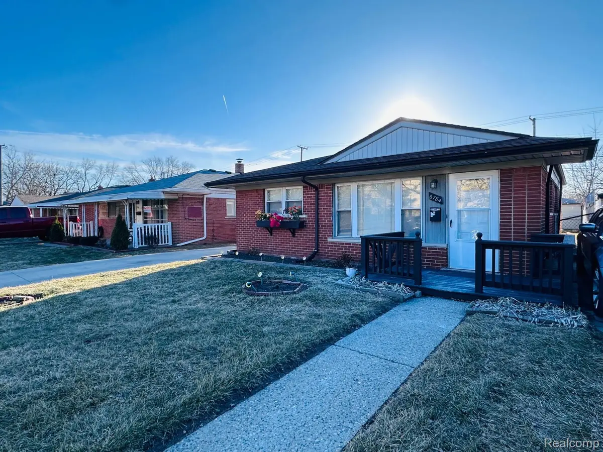 6784 Cooper St, Taylor, MI 48180