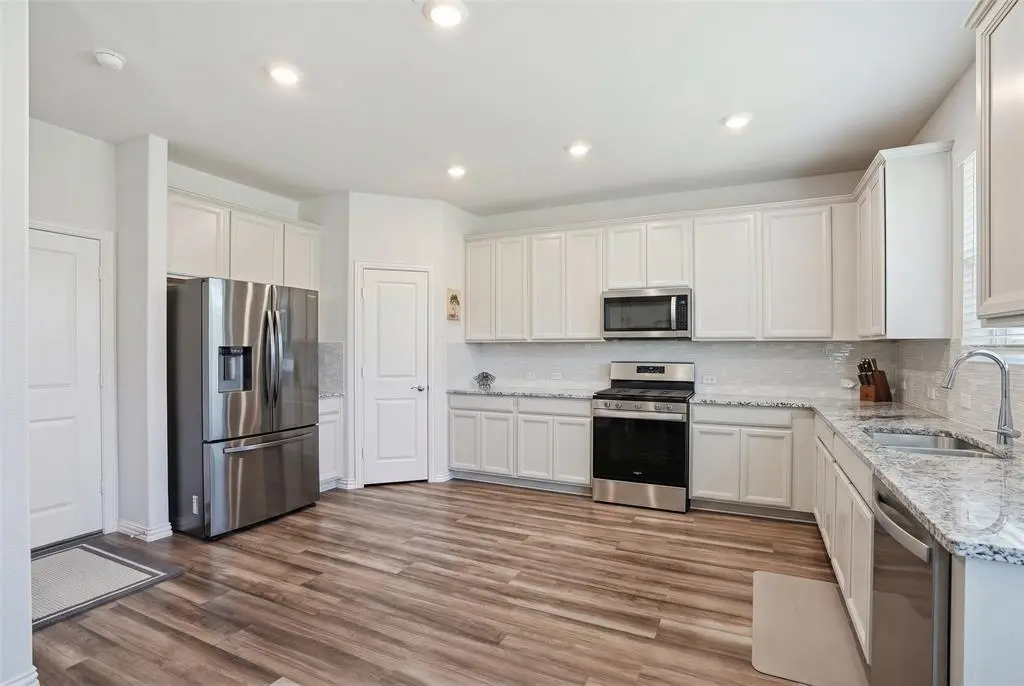 1620 Berry Ridge Trail, Aubrey, TX 76227