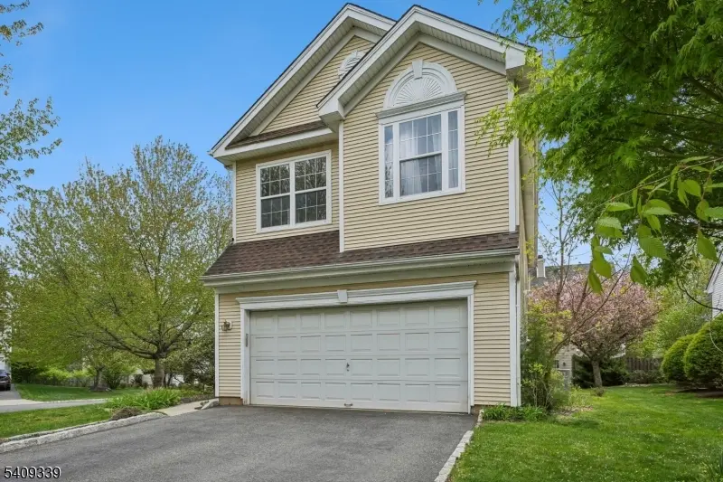 1 Smoke House Ct, Readington Twp., NJ 08889